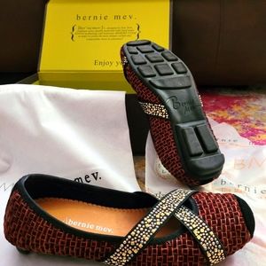 Bernie Mev. Comfortable Sporty Classy Velvet Flats💗